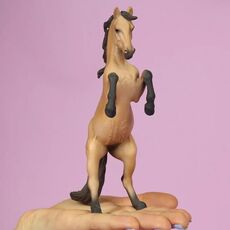 اسب ماده ایستاده وارلندر یا جنگجو زردفام, image 2