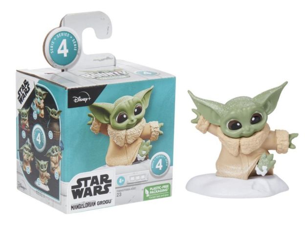 فیگور 5 سانتی بیبی یودا Baby Yoda درحال برف بازی, image 