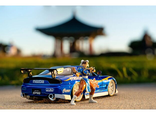 ماشین فلزی مزدا 1993 مدل RX-7 و فیگور فلزی Chun-Li با مقیاس 1:24, تنوع: 253255062-ChunLi, image 4
