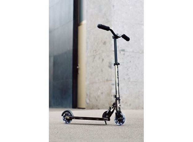 اسکوتر اسپرایت جمع شو مایکرو Micro با چرخ های چراغ دار مدل مشکی نئوکروم, image 6