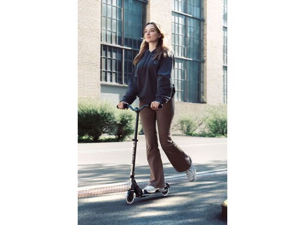 اسکوتر اسپرایت جمع شو مایکرو Micro با چرخ های چراغ دار مدل مشکی نئوکروم, image 4