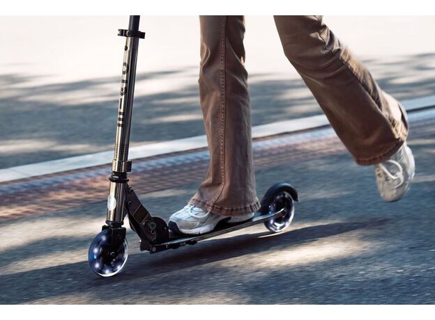 اسکوتر اسپرایت جمع شو مایکرو Micro با چرخ های چراغ دار مدل مشکی نئوکروم, image 5