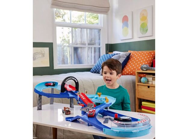 پیست مسابقه پرش جام جهانی رانندگان Cars, image 3