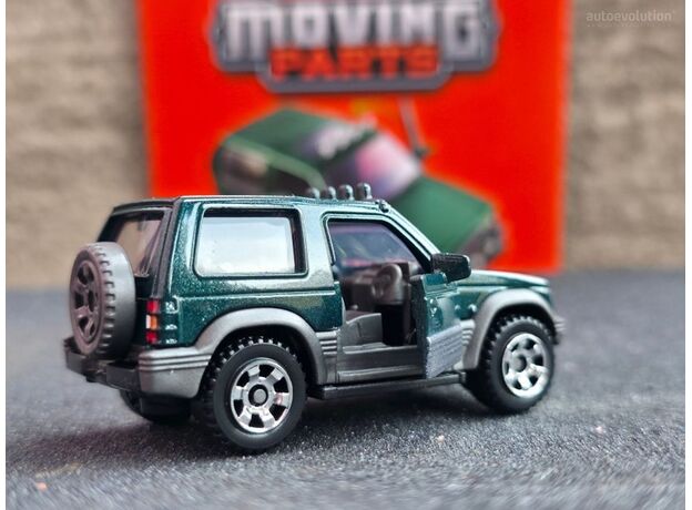 پک تکی ماشین Match Box سری Moving parts مدل 1991 Mitsubishi Pajero, تنوع: FWD28-Pajero, image 2