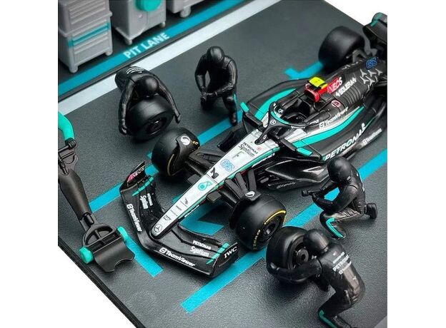 ست پیت استاپ تیم Mercedes-AMG فرمول یک به همراه خودروی W15 جورج راسل در مقیاس 1:43 Burago, تنوع: 18-38452-Mercedes, image 5